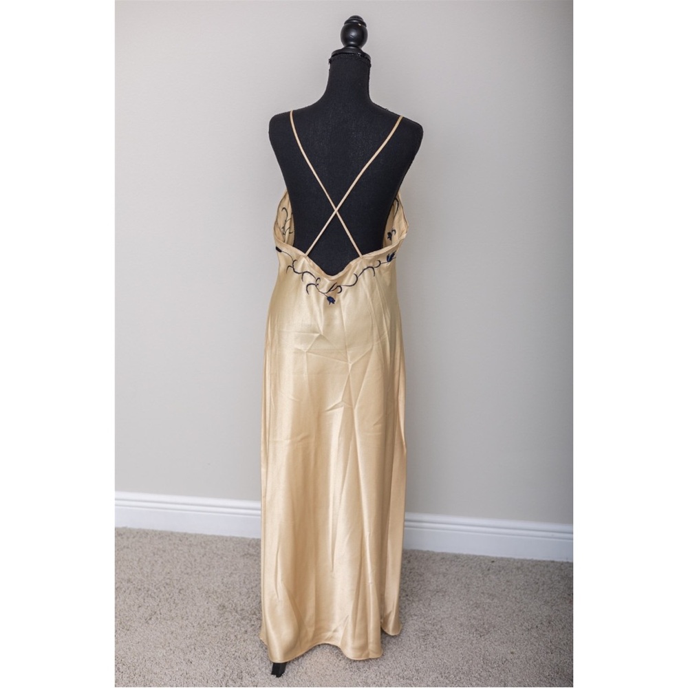 80s vintage Natori Gold and Dark Blue Embrodiered Nightgown - Picture 7 of 10